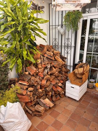 Leña para chimenea o barbacoa