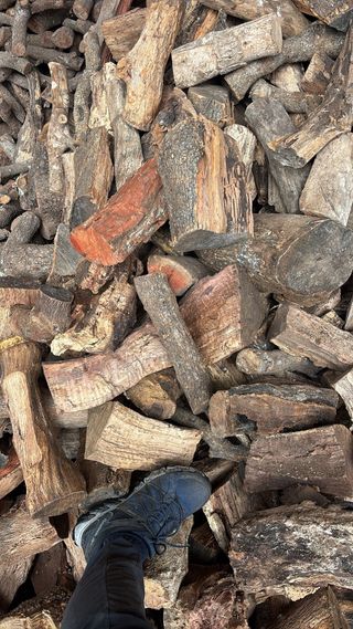 Leña para chimenea o barbacoa