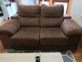 Sofá 2 plazas marrón tela como nuevo