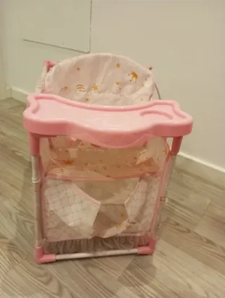 Cuna de viaje con cambiador y trona