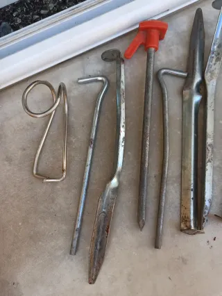 Picchetti e ganci per tende da campeggio