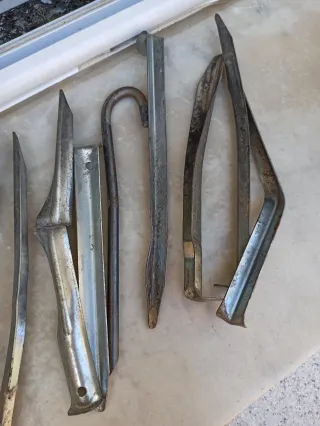 Picchetti e ganci per tende da campeggio