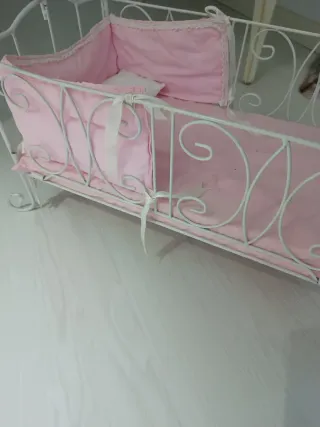 Cuna de juguete metal forjado rosa