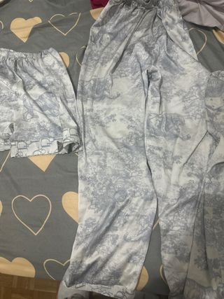 Conjunto Pijama Cris  M/L puede vender separado