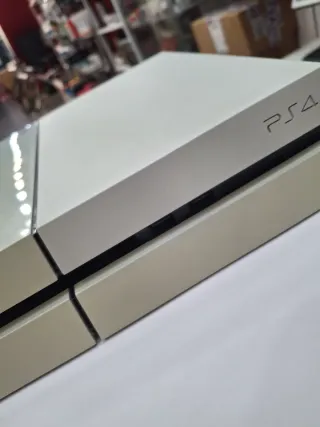 PlayStation 4 Edición Blanca + Mando Blanco