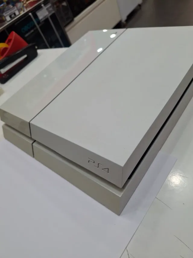 PlayStation 4 Edizione Bianca + Mando Bianco