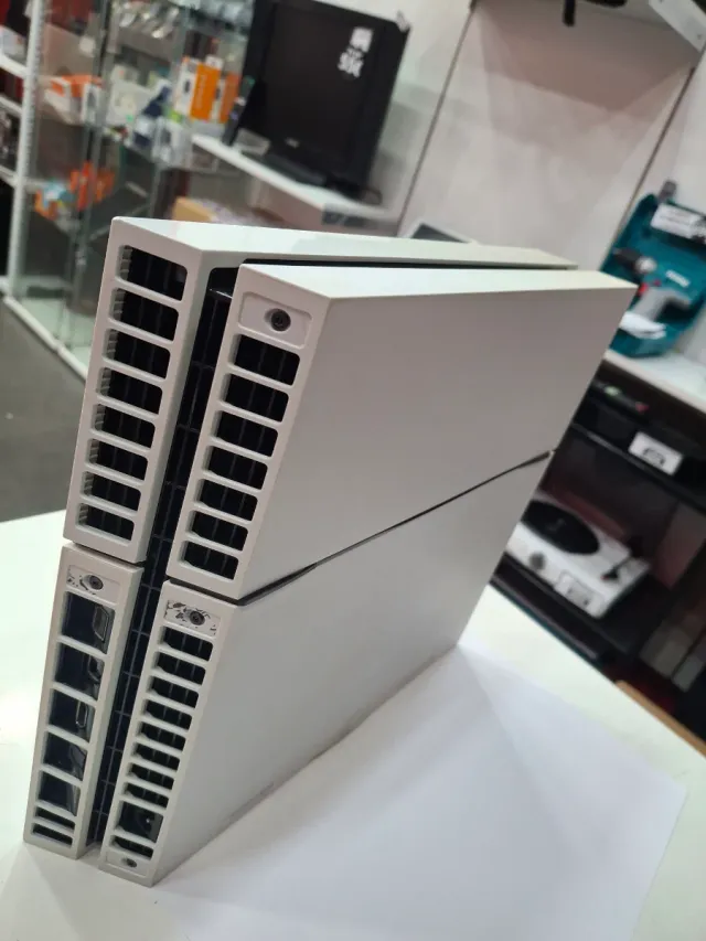 PlayStation 4 Edizione Bianca + Mando Bianco