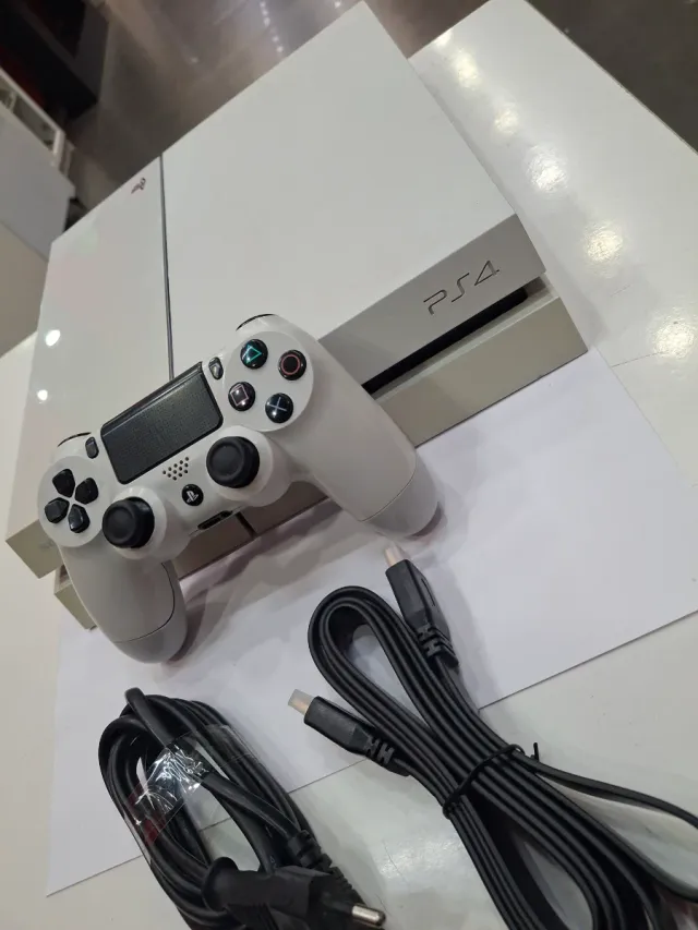 PlayStation 4 Edizione Bianca + Mando Bianco