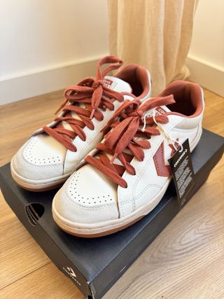 Zapatillas Converse Blancas y Marrones