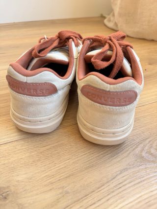 Zapatillas Converse Blancas y Marrones