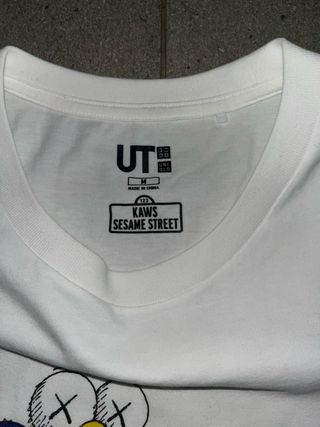 T-shirt Uniqlo x KAWS sesame street Size S small