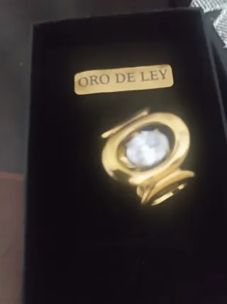 Anillo laminado Oro 14Qtes diseño italiano gema