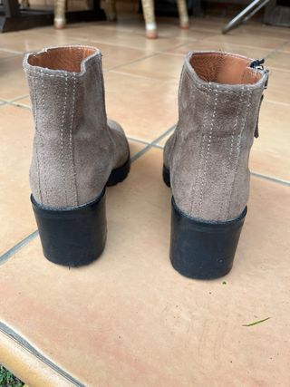 Botas de piel gris