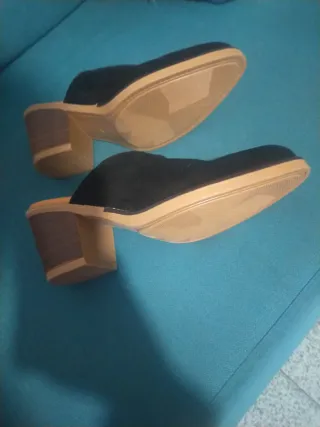 Zuecos negros ante TOP3