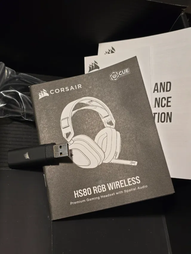 Auriculares Corsair HS80 RGB Wireless