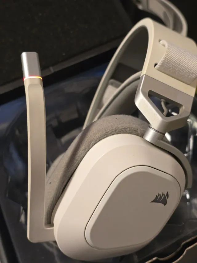 Auriculares Corsair HS80 RGB Wireless