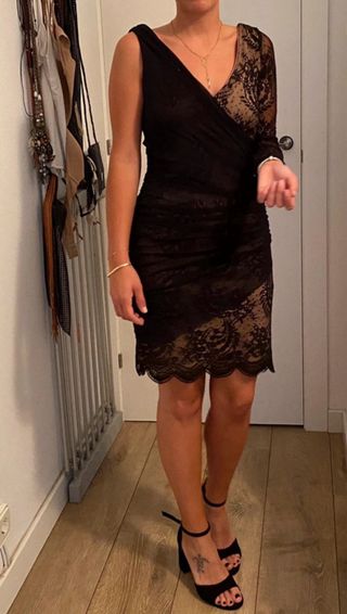 Vestido negro sofisticado y elegante