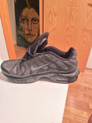 Nike TN React Negro Gris