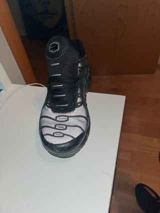 Nike TN React Negro Gris