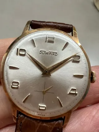 Reloj Duward Clásico Correa Marrón