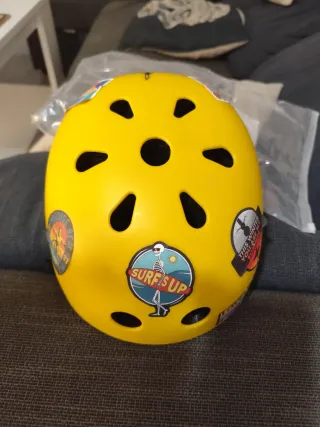 Casco amarillo para skate, patines,ski,snow...