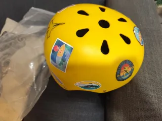 Casco amarillo para skate, patines,ski,snow...