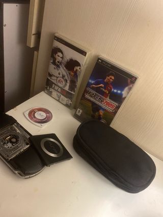 PSP Negra + FIFA 08 y PES 2009 (tapa de atrás rota