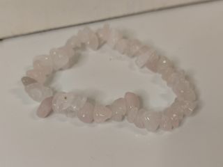 Pulsera con fragmentos de Amatista o Cuarzo Rosa