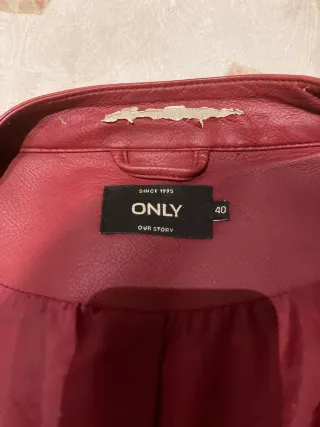 Cazadora efecto piel ONLY roja