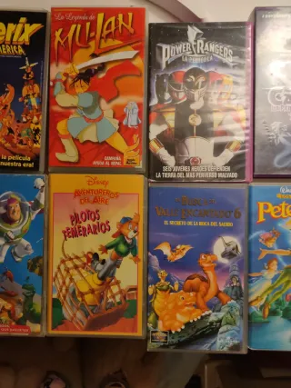 Lote de 13 VHS Disney y Warner Bros