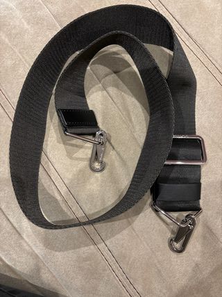 Bandolera negra con mosquetones