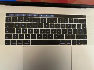 MacBook Pro 15.4 Touch Bar. Gris Plata
