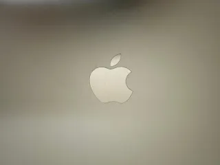 MacBook Pro 15.4 Touch Bar. Gris Plata