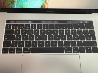 MacBook Pro 15.4 Touch Bar. Gris Plata
