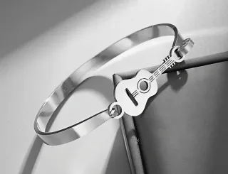 Bracciale con ciondolo a chitarra