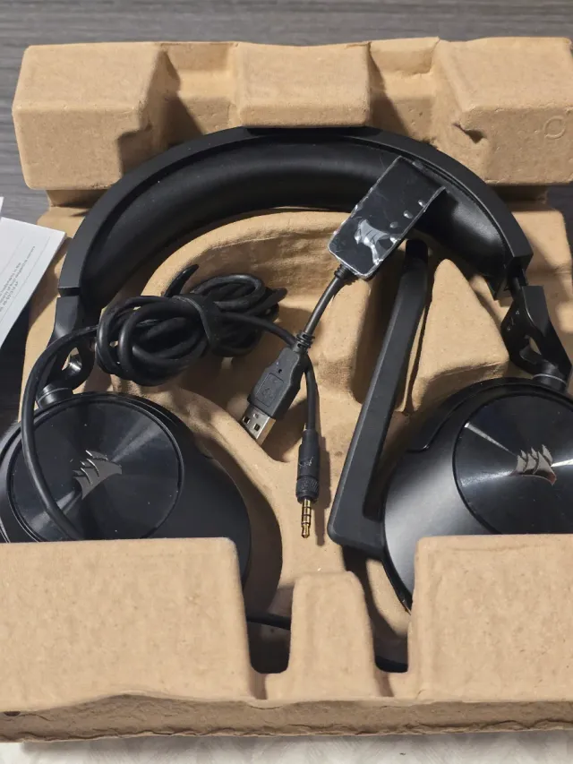 Corsair HS55 Surround Auriculares Ligeros con cabl