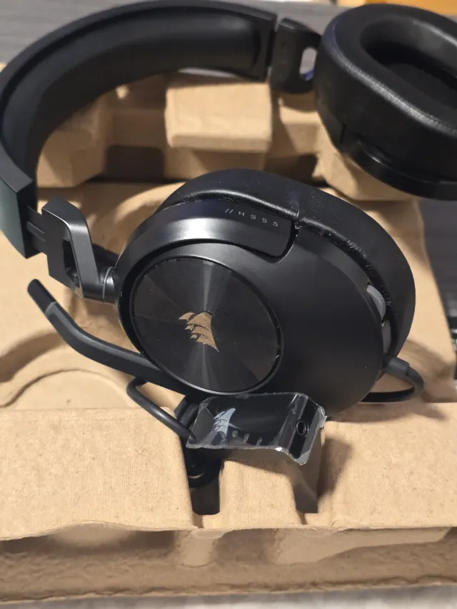 Corsair HS55 Surround Auriculares Ligeros con cabl