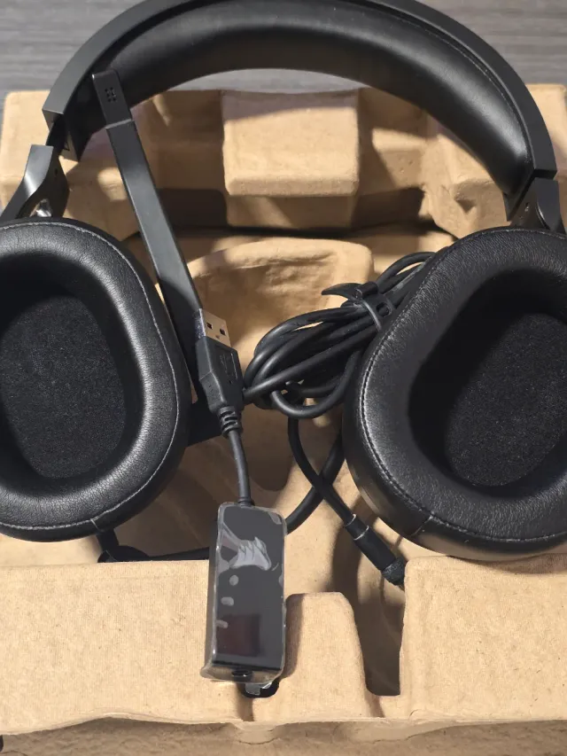 Corsair HS55 Surround Auriculares Ligeros con cabl