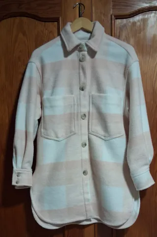 Abrigo/Sobrecamisa rosa y blanca calentita