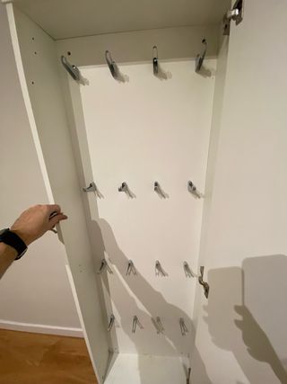 Zapatero blanco con espejo