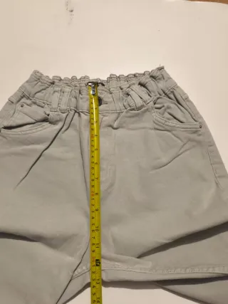 Pantalón gris beige