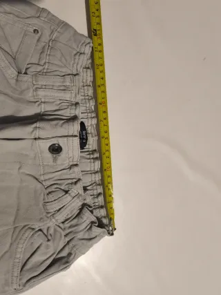 Pantalón gris beige