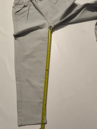 Pantalón gris beige