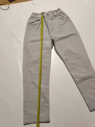 Pantalón gris beige