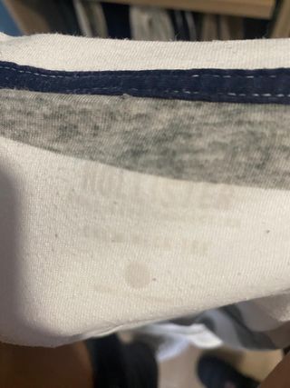 Camiseta Hollister Rayas Grises y Blancas Unisex