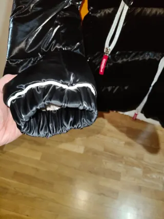 Plumífero Dichi Negro con Capucha