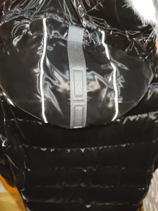 Plumífero Dichi Negro con Capucha