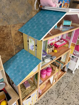 Casita de madera para muñecas