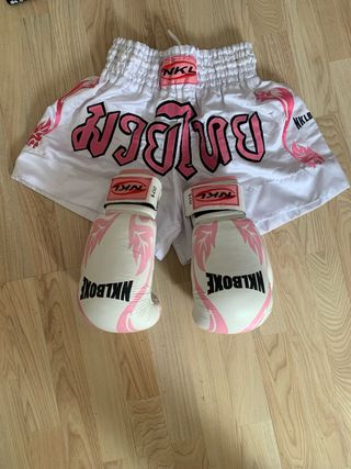 NKL Muay Thai Shorts y Guantes Mujer