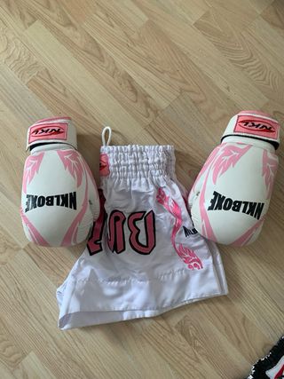 NKL Muay Thai Shorts y Guantes Mujer